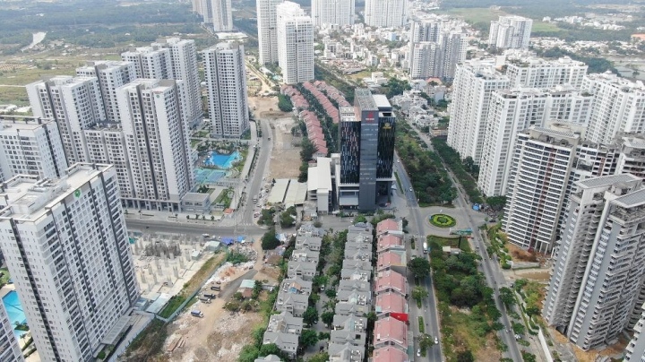 Có nên xuống tiền mua bất động sản để đón sóng nhà đất năm 2023? 