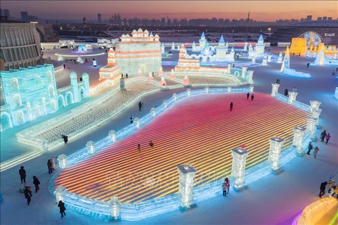 Liên hoan băng đăng ở Trung Quốc: Bữa tiệc của điêu khắc, ánh sáng và màu sắc 