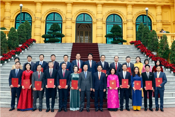 Chủ tịch nước Võ Văn Thưởng trao Quyết định bổ nhiệm 18 Đại sứ 