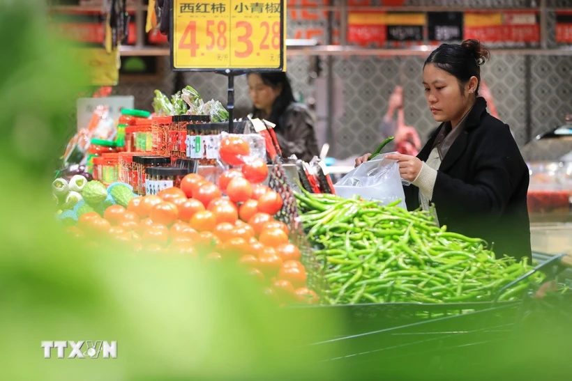 Nền kinh tế Trung Quốc tránh được nguy cơ giảm phát “trong gang tấc”