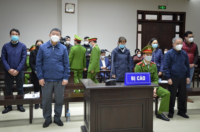 Vụ nâng khống giá robot ở Bệnh viện Bạch Mai: Bị cáo Nguyễn Quốc Anh bị đề nghị mức án 5-6 năm tù 