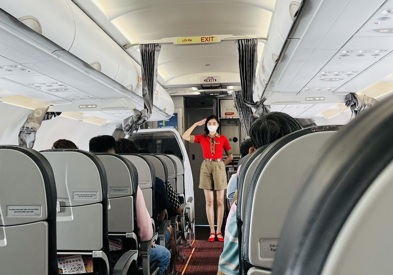 Vé máy bay nội địa đắt hơn đi nước ngoài, du lịch Việt Nam giảm sức hút? 