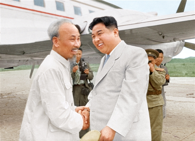 Ảnh hiếm hai lần gặp gỡ giữa Chủ tịch Hồ Chí Minh và Chủ tịch Kim Nhật Thành 