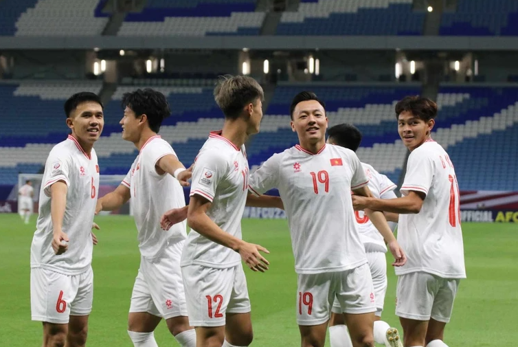 U23 Việt Nam thắng U23 Kuwait trong trận cầu 'mưa thẻ đỏ', chiếm ngôi đầu bảng D U23 châu Á