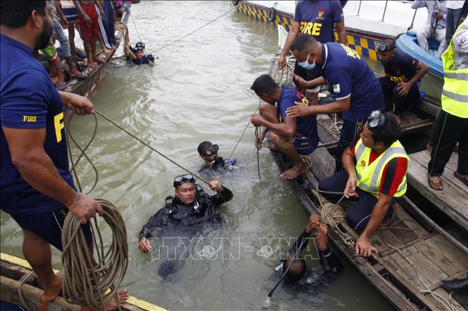 Vớt được 25 thi thể trong vụ tai nạn tàu thủy tại Bangladesh