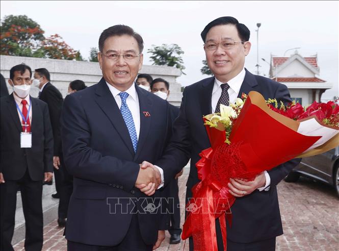 Chủ tịch Quốc hội Vương Đình Huệ hội đàm với Chủ tịch Quốc hội Lào 