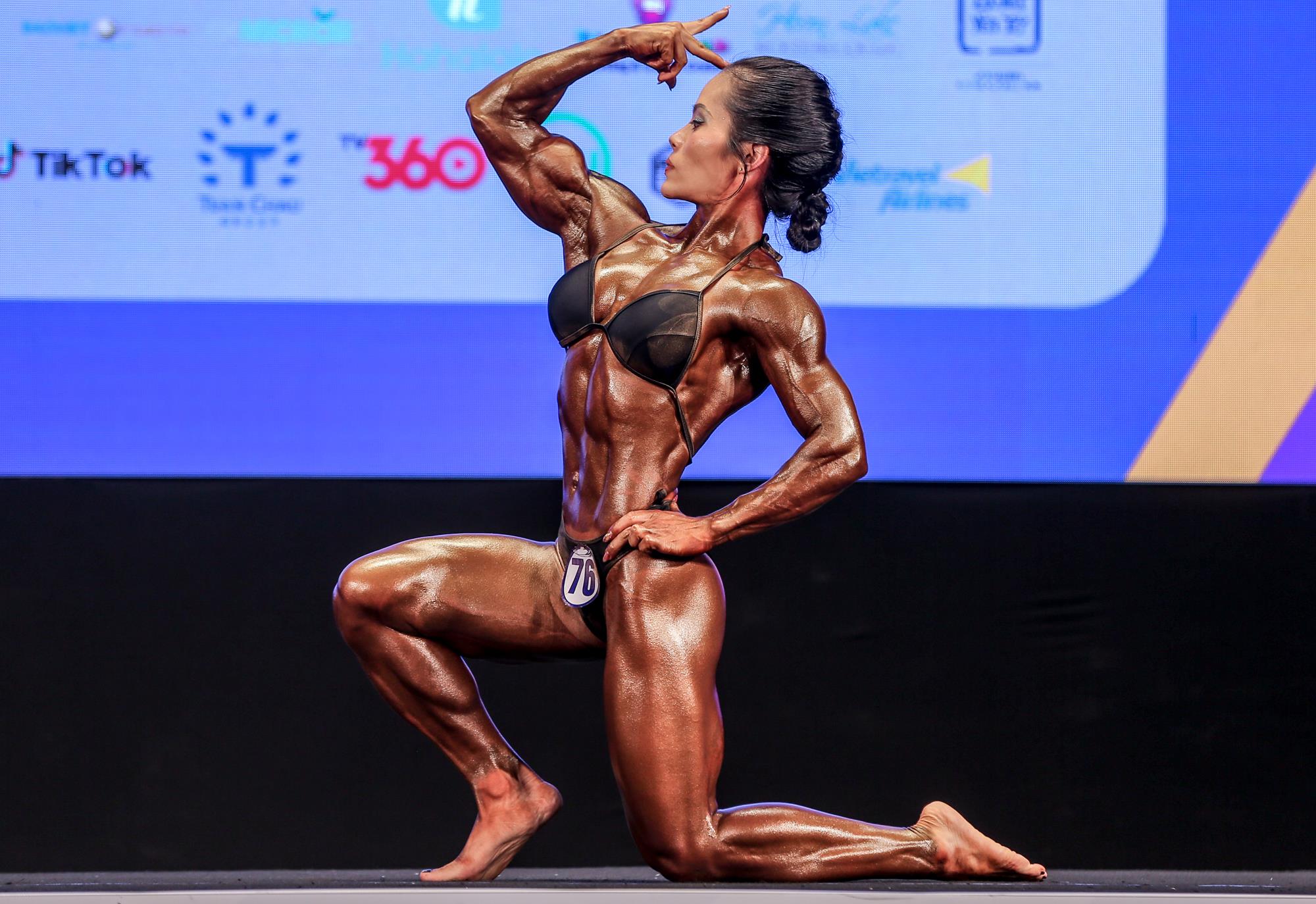 Ngắm cơ bắp cuồn cuộn của nữ VĐV thể hình Việt Nam vô địch SEA Games 31 