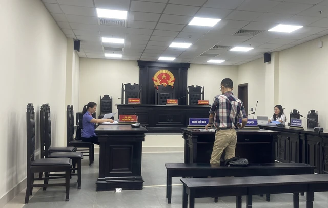 Thăm con riêng tại Hà Nội bị phạt 4 triệu đồng, người đàn ông ở TP HCM kiện chủ tịch quận