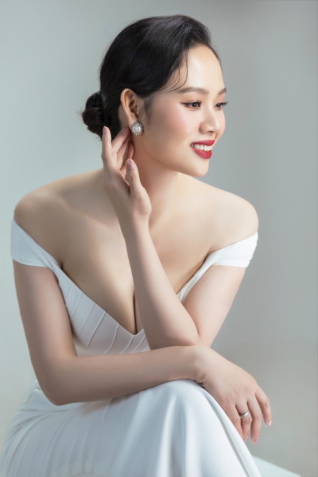 Nhan sắc hoa hậu đầu tiên của Việt Nam thi Miss World: 38 tuổi vẫn đẹp cuốn hút 