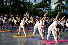 Hơn 400 người tham gia đồng diễn Yoga