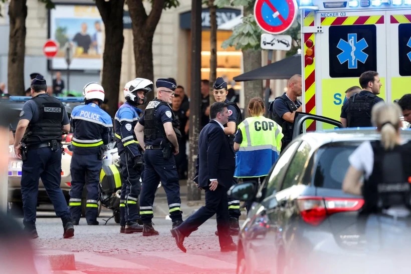 Pháp: Lại xảy ra tấn công ở thủ đô Paris, một cảnh sát bị thương