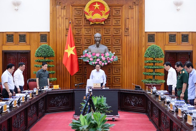 Thủ tướng và các đại biểu dành một phút mặc niệm tưởng nhớ Tổng Bí thư Nguyễn Phú Trọng 