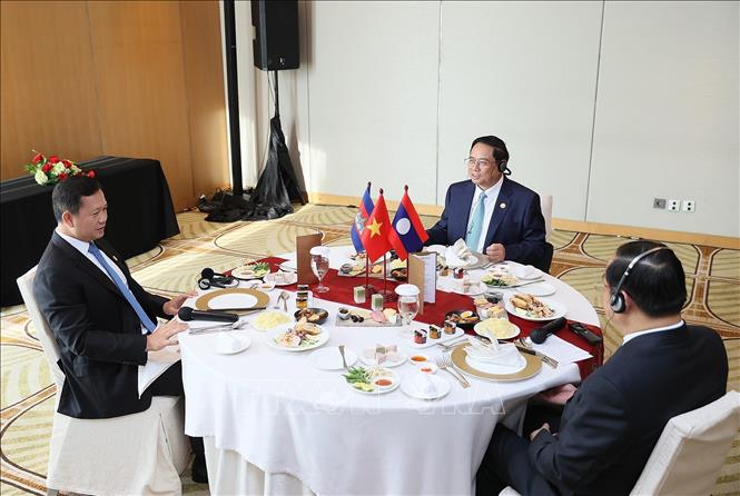 Thủ tướng Phạm Minh Chính ăn sáng, làm việc với Thủ tướng Campuchia và Thủ tướng Lào 