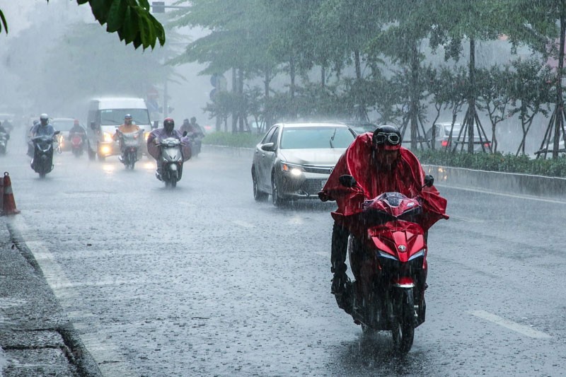 Bắc Bộ ngày nắng nóng, chiều tối mưa dông 