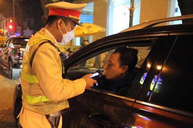 Công an Kim Thành quyết liệt xử lý lái xe vi phạm nồng độ cồn