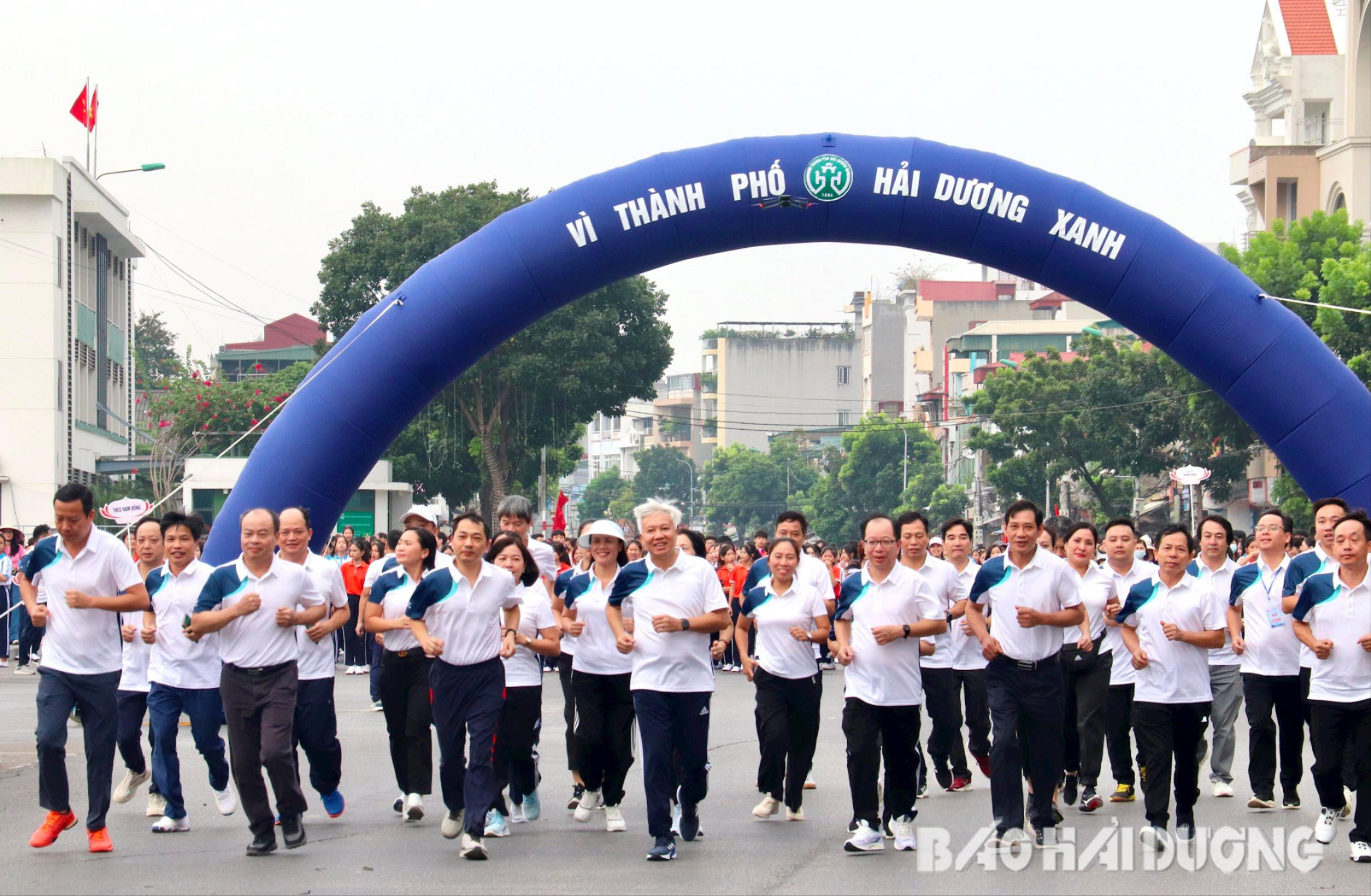 Gần 3000  người tham gia Giải chạy tập thể “Vì thành phố Hải Dương xanh” năm 2023