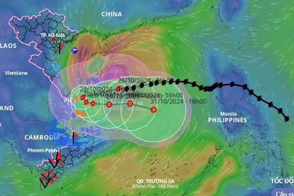 Bão Trà Mi di chuyển nhanh theo hướng Tây, miền Trung mưa to gió lớn