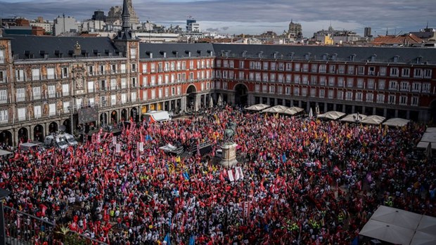 Tây Ban Nha: Hàng nghìn người biểu tình yêu cầu giới chủ tăng lương