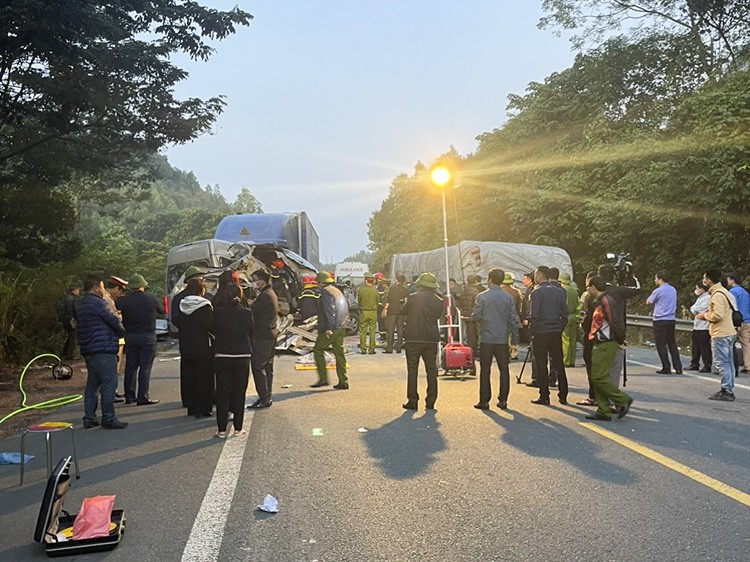 Tai nạn thảm khốc khiến 5 người chết, 10 người bị thương: Thủ tướng chỉ đạo khẩn 