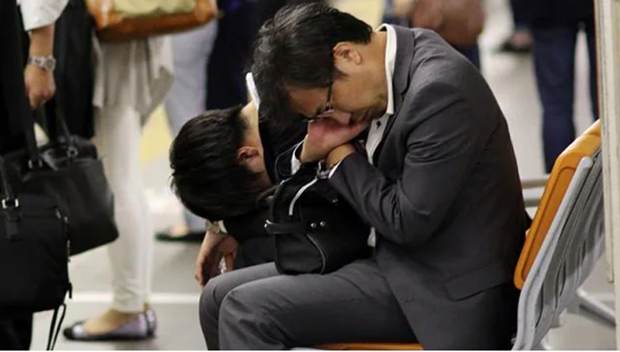Những con số báo động về tình trạng làm việc tới chết tại Nhật Bản