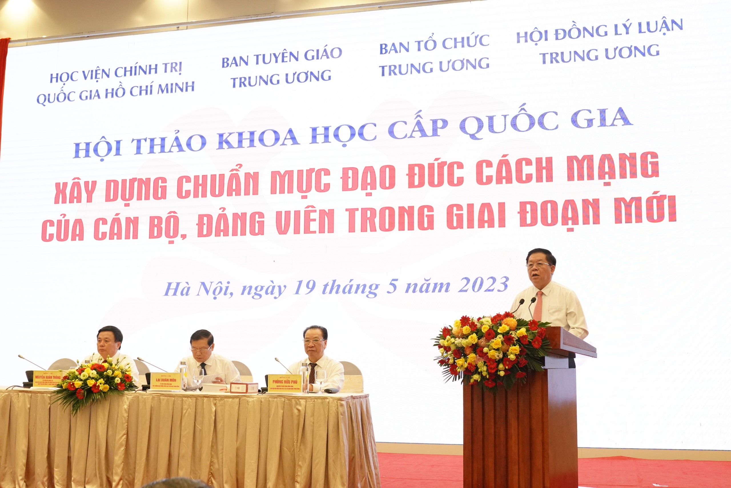 Chuẩn mực đạo đức cách mạng của cán bộ, đảng viên là nền tảng xây dựng đạo đức công vụ