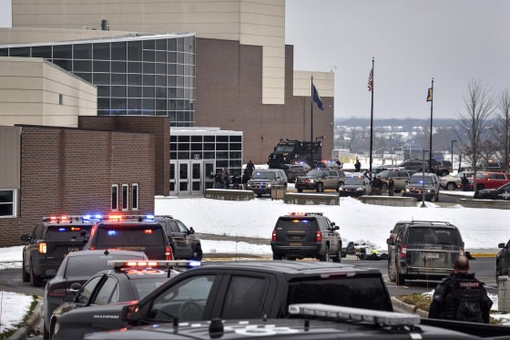 Mỹ: Nổ súng tại trường học ở bang Michigan làm 3 học sinh thiệt mạng