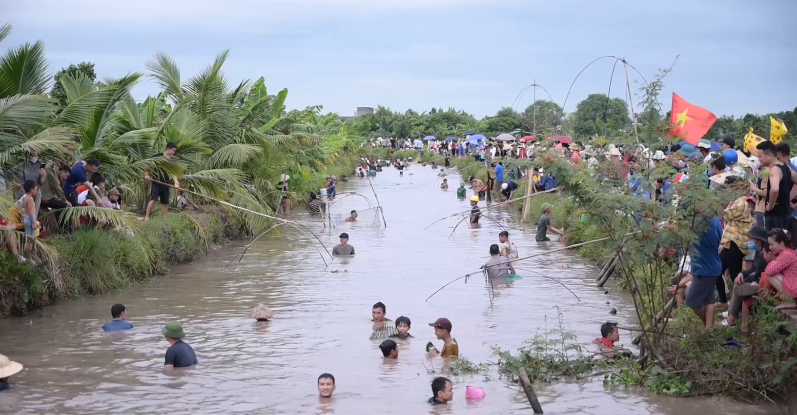 Hội đùa nơm sông Sồi xã An Thanh, huyện Tứ Kỳ