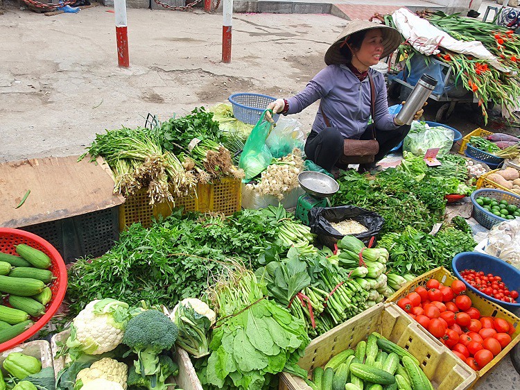 GIÁ RAU, CỦ, QUẢ TẠI CHỢ DÂN SINH TĂNG GẤP 2 NGÀY THƯỜNG