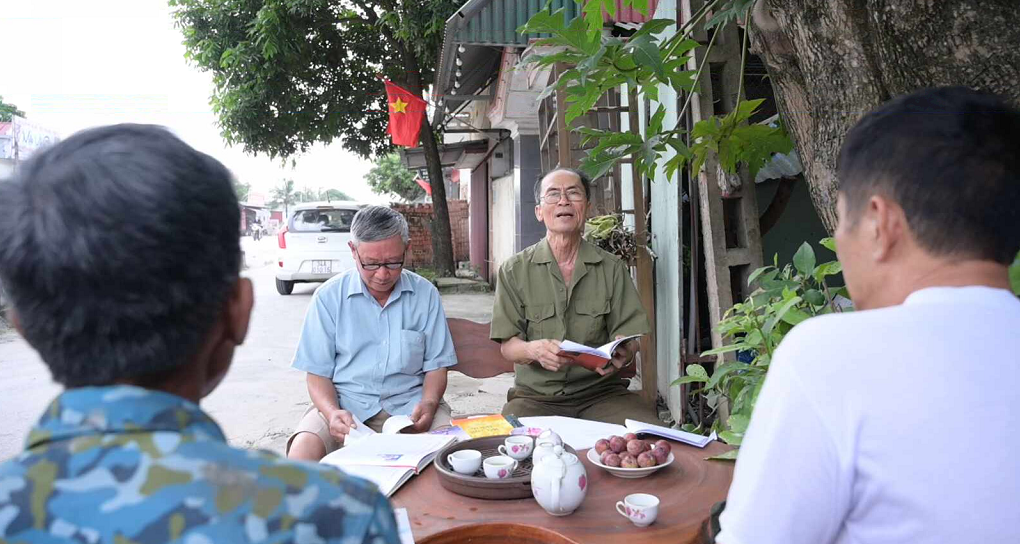 CHÂN DUNG CUỘC SỐNG: NGƯỜI TÂM HUYẾT LÀM THƠ VỀ ĐỀ TÀI ĐẢNG VÀ BÁC HỒ