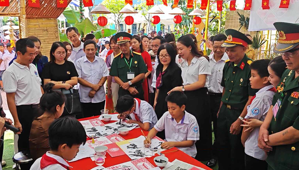 THÀNH ĐÔNG NGÀY MỚI: TÍCH HỢP NỘI DUNG GIÁO DỤC ĐỊA PHƯƠNG TRONG  HOẠT ĐỘNG TRẢI NGHIỆM