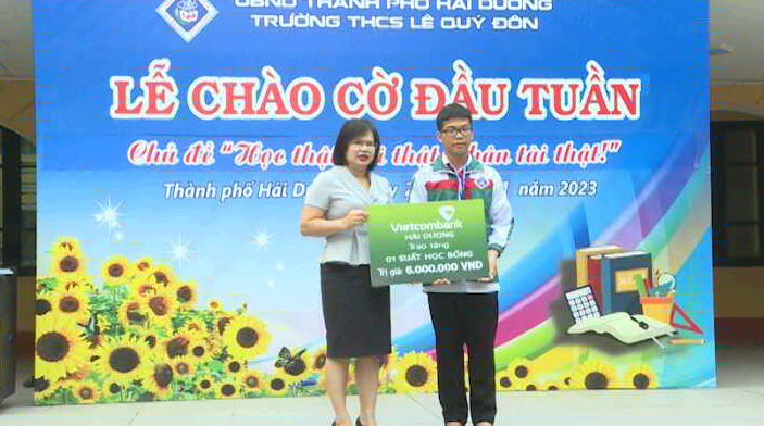 VIETCOMBANK CHI NHÁNH HẢI DƯƠNG HỖ TRỢ HỌC SINH ĐOẠT THÀNH TÍCH CAO TRONG HỌC TẬP