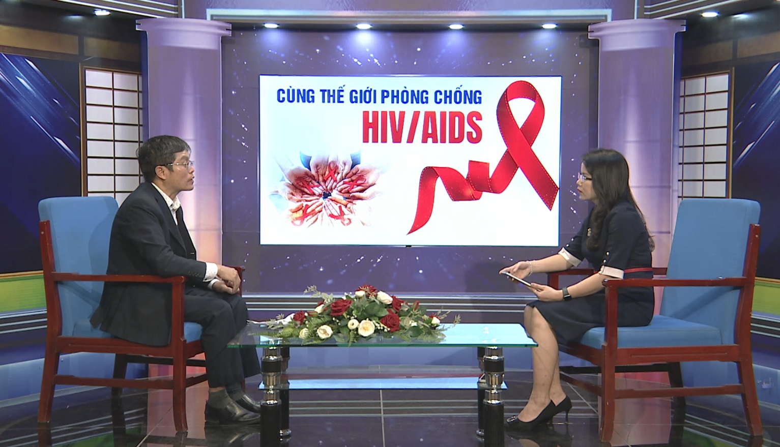 SỨC KHỎE CHO MỌI NGƯỜI: CÙNG THẾ GIỚI PHÒNG CHỐNG HIV/AIDS